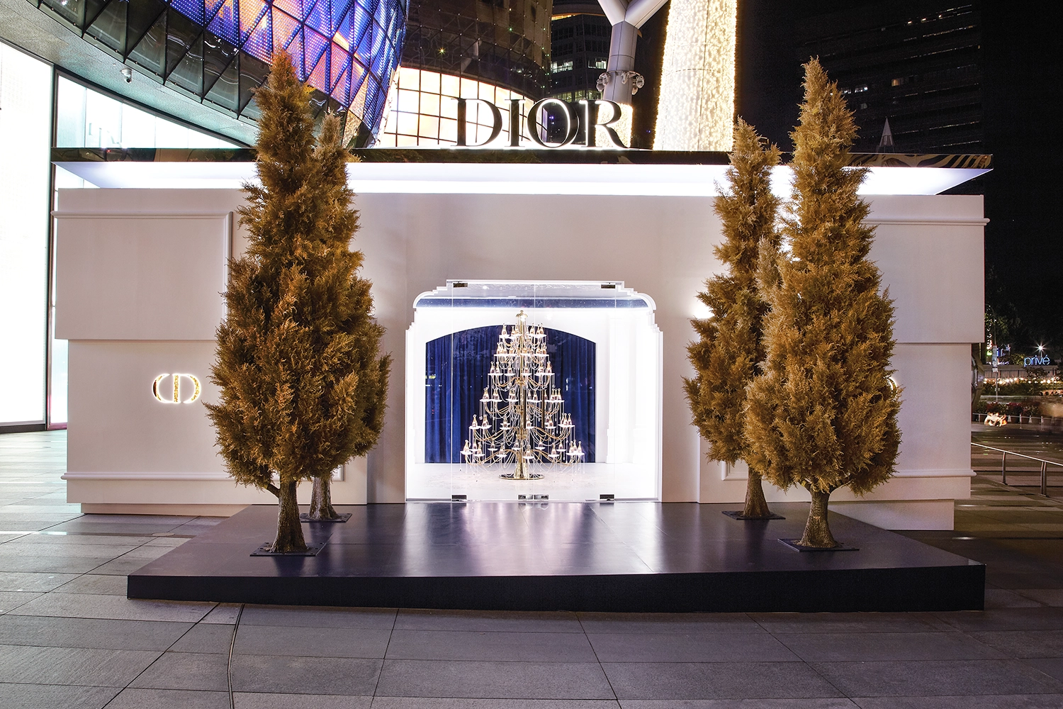 DIOR Avenue Montaigne Paris France Et voilà  Noel et Dior Here  you go Christmas at Dior photo by Wanda Style pinned by Ton van der  Veer  크리스마스
