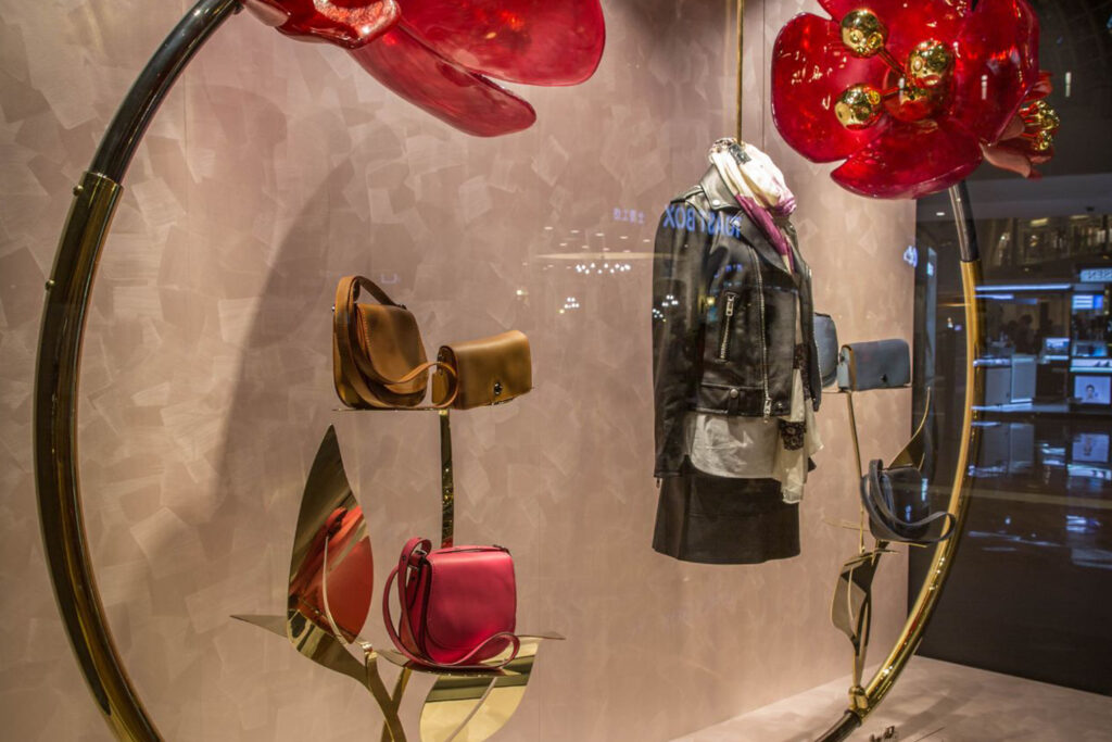 Gucci visual merchandising  Window display design, Visual display, Visual  merchandising displays