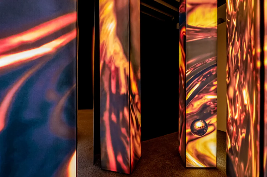 La Mer MIRACLE UNVEILED: The Alchemist’s Atelier Projection Walls