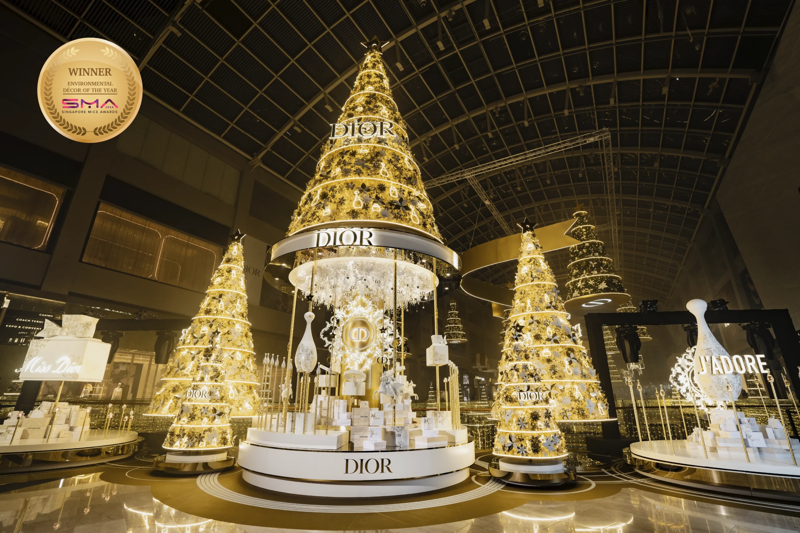 Dior-Beauty-Christmas-Decor-Marina-Bay-Sands