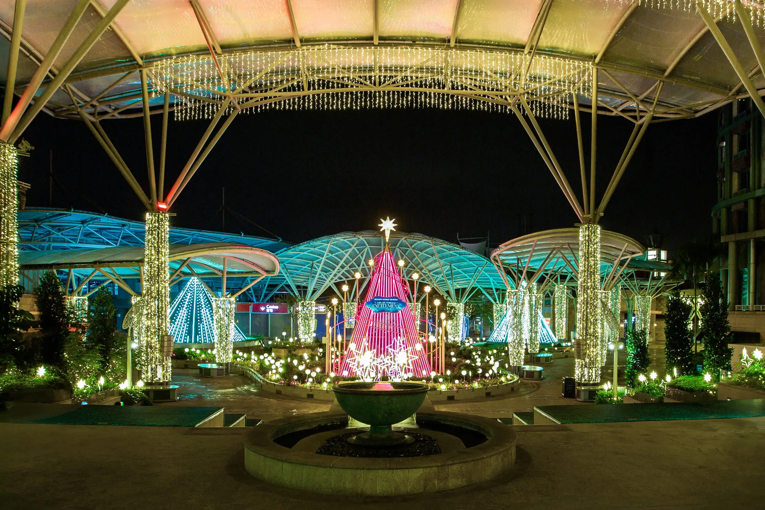 Resorts World Sentosa 'A Big, Big World' | Festive Décor | Dezign Format