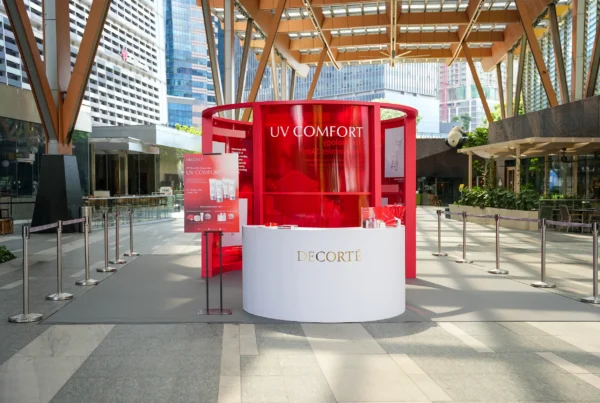 DECORTÉ UV Comfort Sunscreen Pop-Up - Front