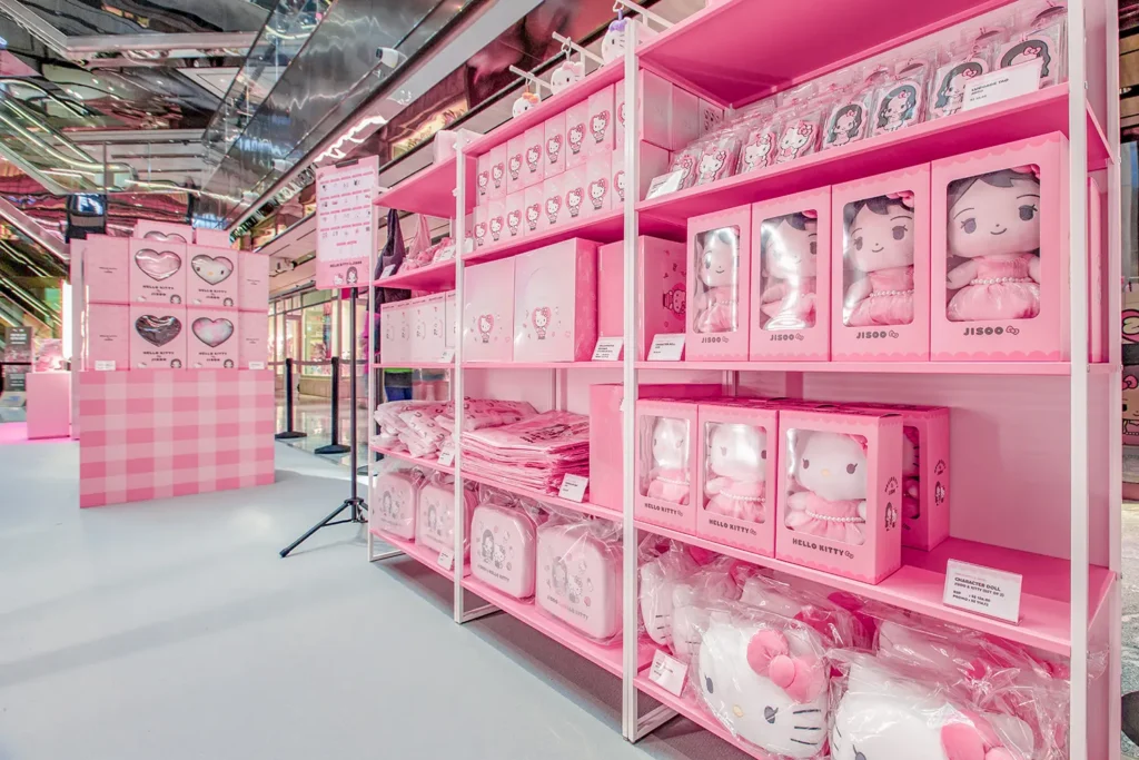 Hello Kitty X Jisoo - Merch Shelving